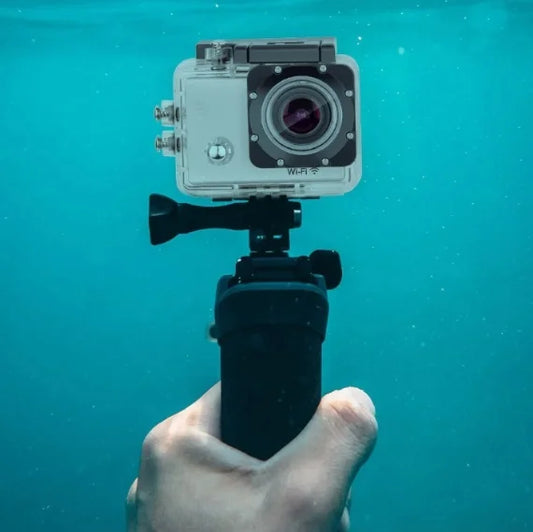 Cámara Deportiva Waterproof con Accesorios de Viaje